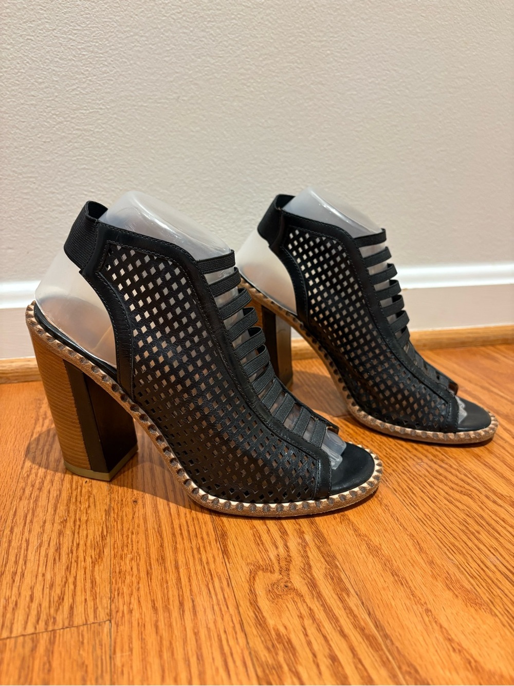 MARC JACOBS Strappy Chunky Block Heels Sz 38.5 Perforated Black